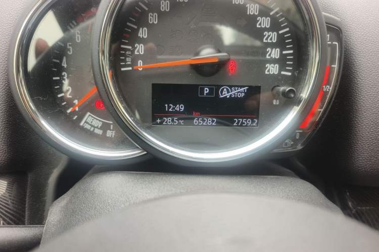 Used MINI Countryman 2018 1.5T COOPER Artist Odometer Close Up