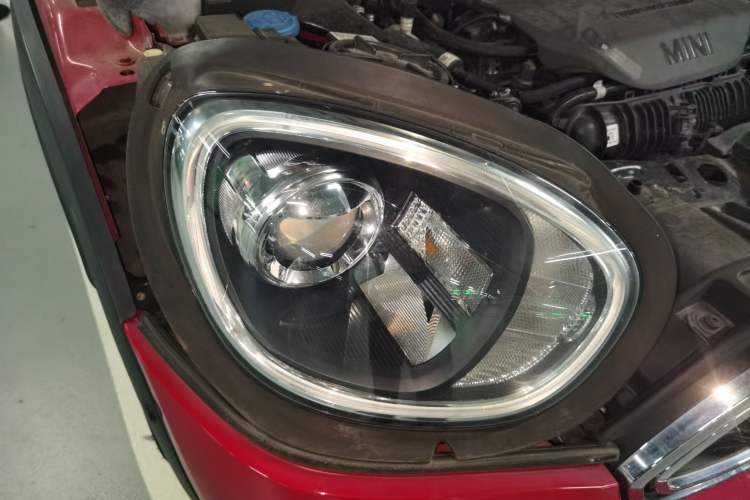 Used MINI Countryman 2018 2.0T COOPER S ALL4 Classic Edition Right Front Headlight