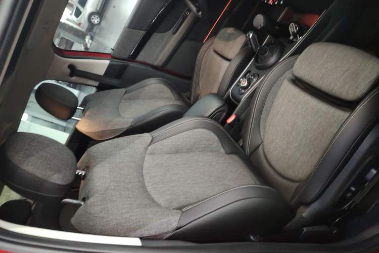 Used MINI Countryman 2018 1.5T COOPER Artist Right Front Seat