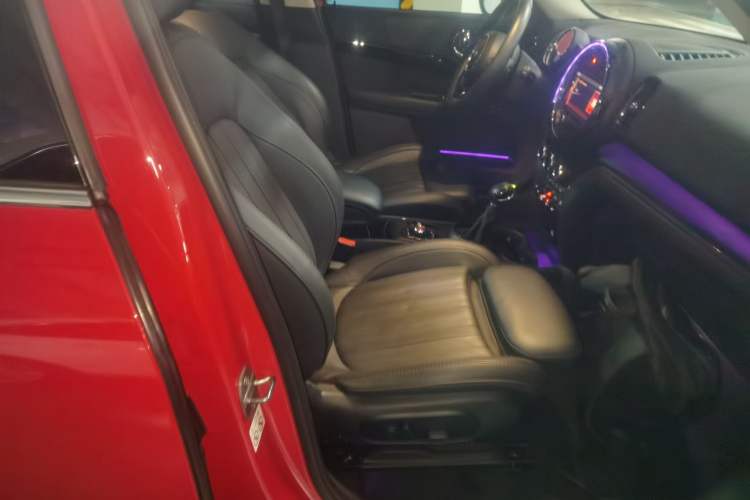 Used MINI Countryman 2018 2.0T COOPER S ALL4 Artist Right Front Seat