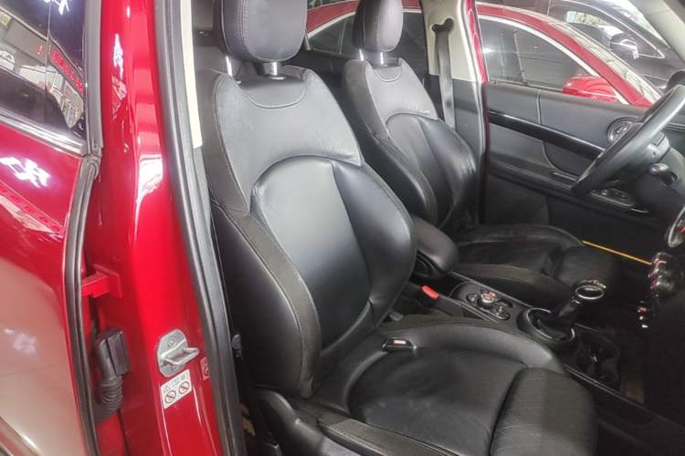 Used MINI Countryman 2018 1.5T COOPER ALL4 Artist Right Front Seat
