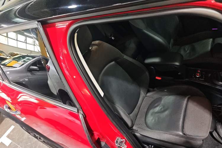 Used MINI Countryman 2018 1.5T COOPER Artist Right Front Seat