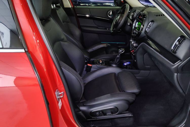 Used MINI Countryman 2018 1.5T COOPER ALL4 Artist Right Front Seat