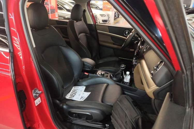 Used MINI Countryman 2018 1.5T COOPER ALL4 Artist Right Front Seat