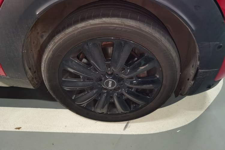 Used MINI Countryman 2018 2.0T COOPER S ALL4 Classic Edition Right Front Wheel Hub