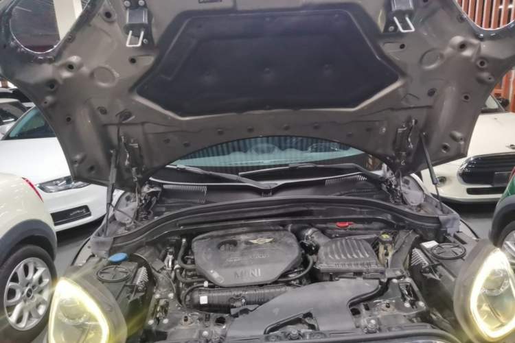 Used MINI Countryman 2018 2.0T COOPER S ALL4 Artist Engine Bay