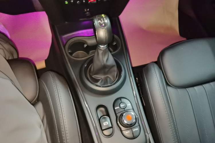 Used MINI Countryman 2018 2.0T COOPER S ALL4 Artist Gear Lever