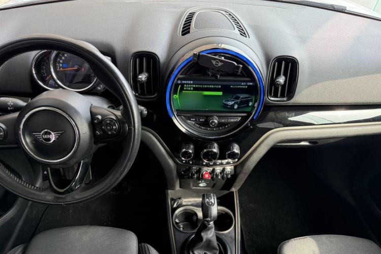Used MINI Countryman 2018 1.5T COOPER ALL4 Classic Edition Audio And AC Panel