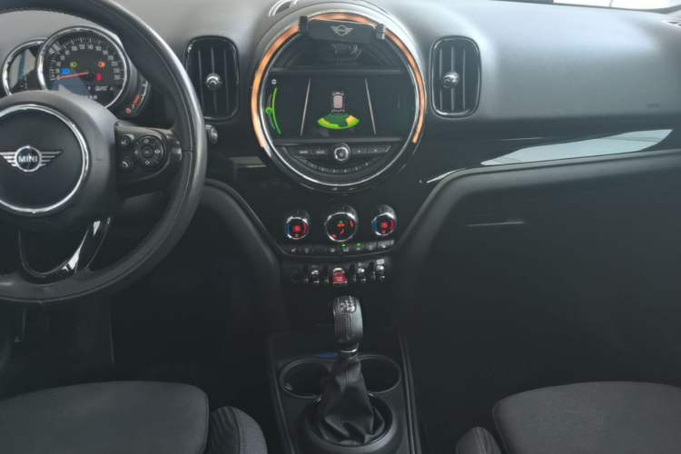 Used MINI Countryman 2018 1.5T COOPER ALL4 Classic Edition Audio And AC Panel