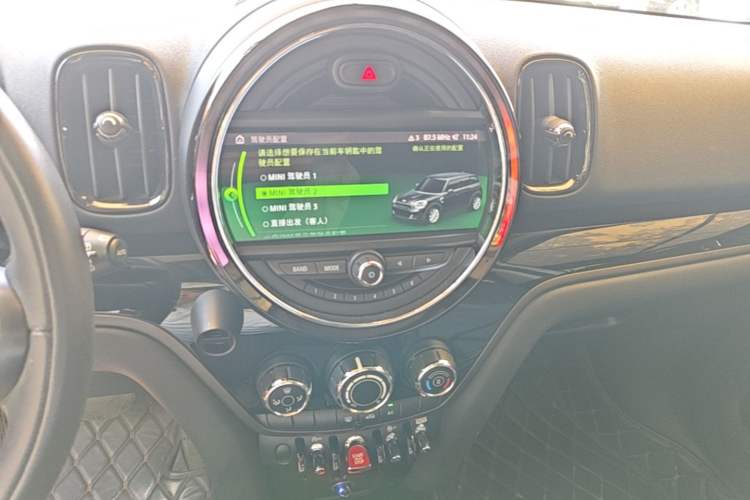 Used MINI Countryman 2018 1.5T COOPER Special Edition Audio And AC Panel