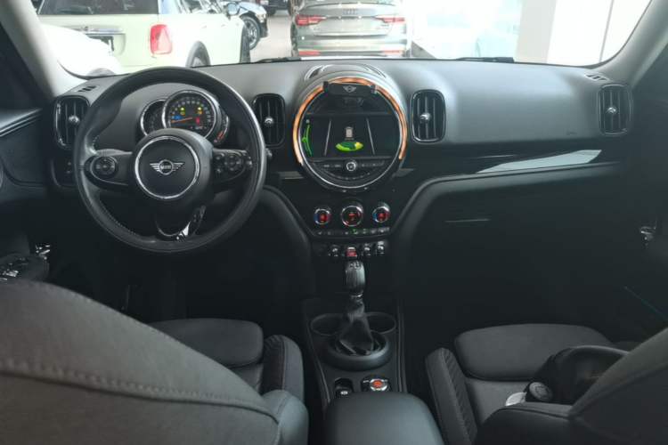 Used MINI Countryman 2018 1.5T COOPER ALL4 Classic Edition Center Console