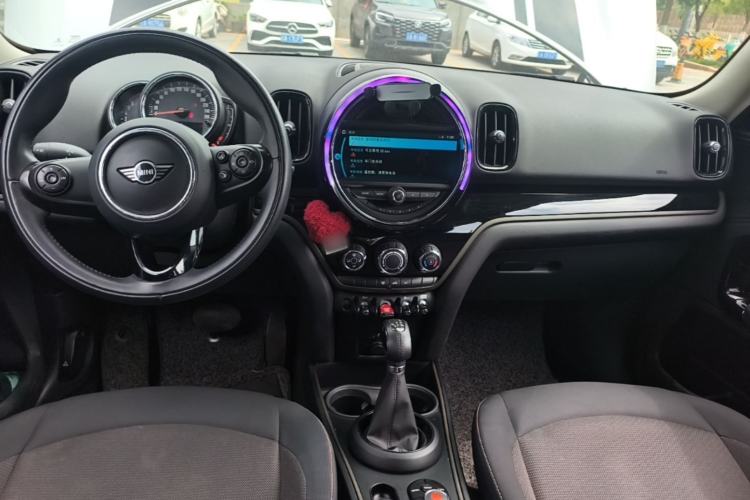 Used MINI Countryman 2018 1.5T COOPER Classic Edition Center Console
