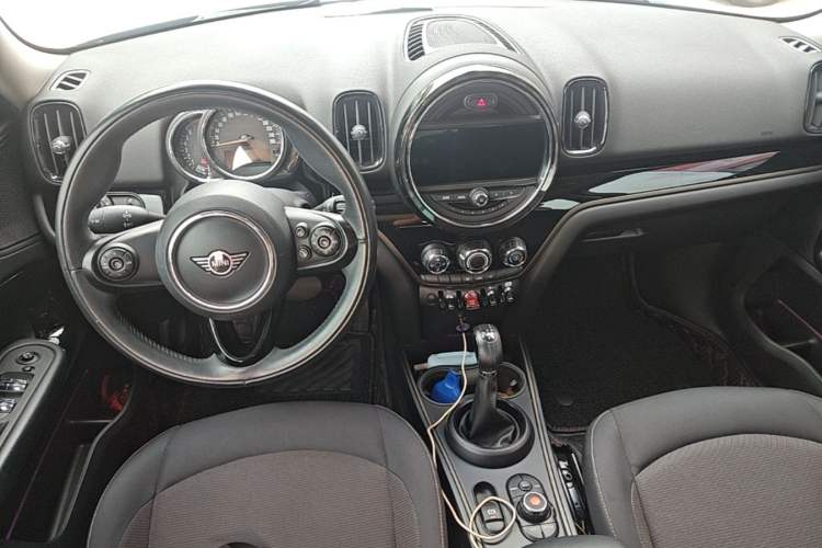 Used MINI Countryman 2018 1.5T COOPER Special Edition Center Console