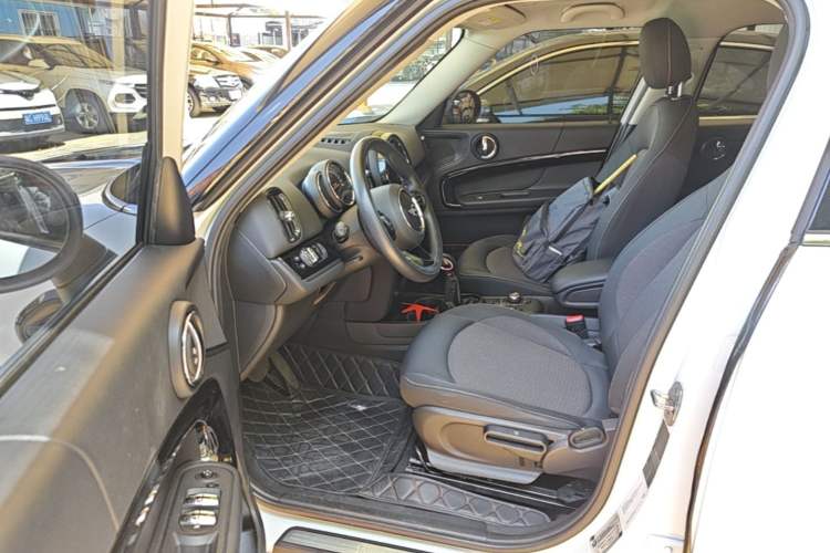 Used MINI Countryman 2018 1.5T COOPER Special Edition Driver Seat