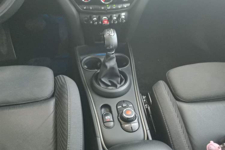 Used MINI Countryman 2018 1.5T COOPER ALL4 Classic Edition Gear Lever