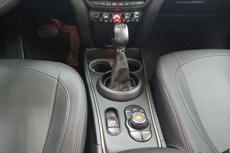 Used MINI Countryman 2018 1.5T COOPER Special Edition Gear Lever