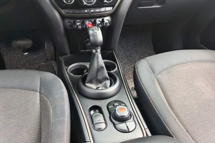 Used MINI Countryman 2018 1.5T COOPER Classic Edition Gear Lever