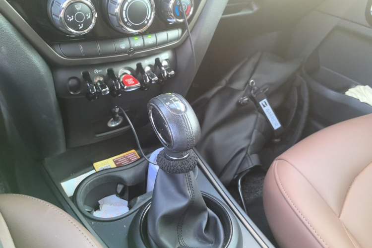Used MINI Countryman 2018 1.5T COOPER Special Edition Gear Lever