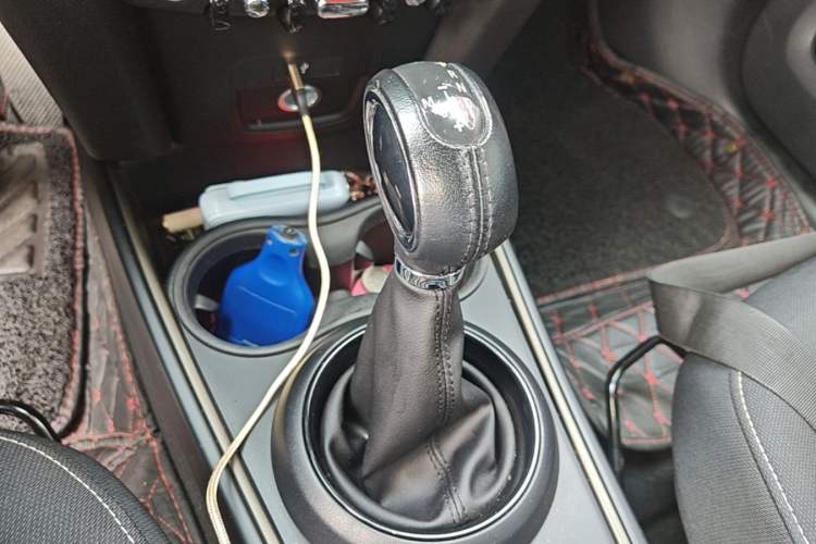 Used MINI Countryman 2018 1.5T COOPER Special Edition Gear Lever