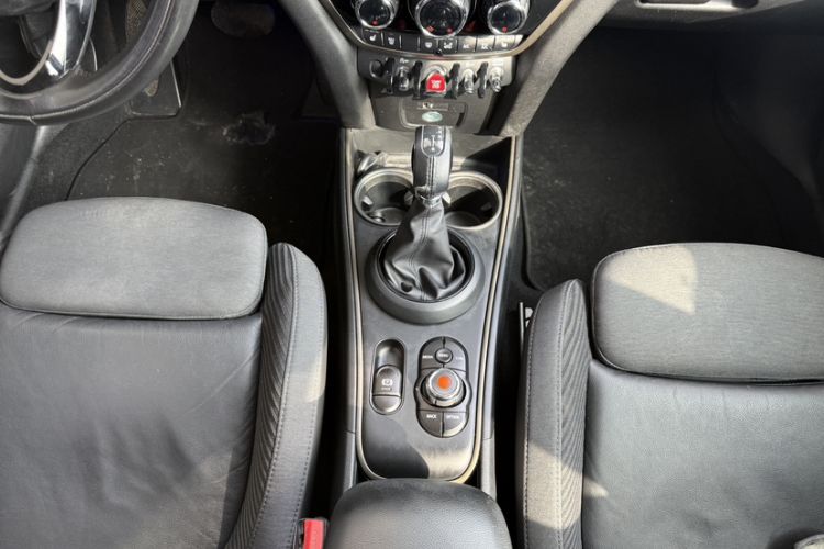 Used MINI Countryman 2018 1.5T COOPER ALL4 Classic Edition Interior 1