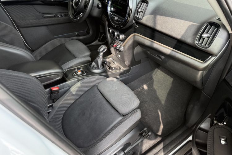Used MINI Countryman 2018 1.5T COOPER ALL4 Classic Edition Interior 10