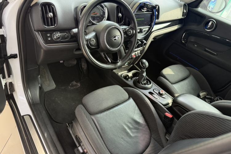Used MINI Countryman 2018 1.5T COOPER ALL4 Classic Edition Interior 4
