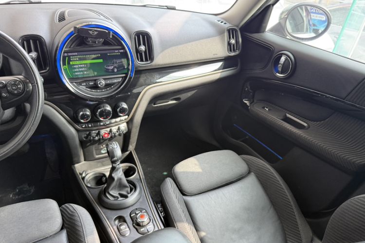 Used MINI Countryman 2018 1.5T COOPER ALL4 Classic Edition Interior 5