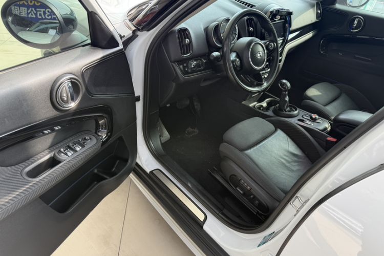 Used MINI Countryman 2018 1.5T COOPER ALL4 Classic Edition Interior 6