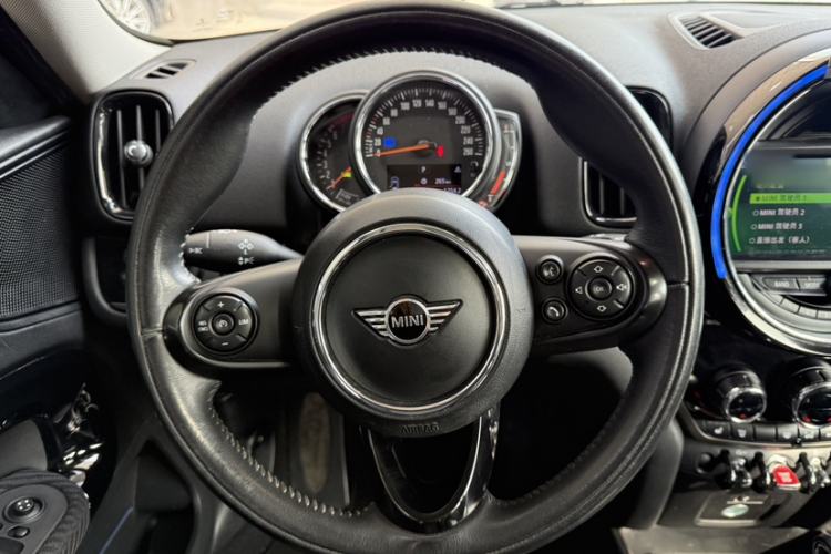 Used MINI Countryman 2018 1.5T COOPER ALL4 Classic Edition Interior 7