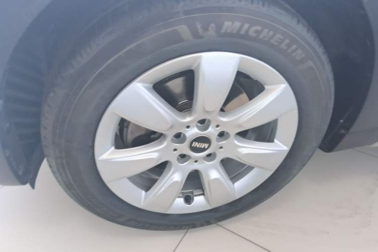 Used MINI Countryman 2018 1.5T COOPER ALL4 Classic Edition Left Front Wheel Hub