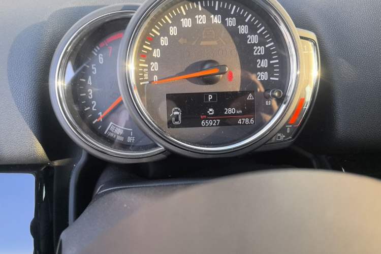 Used MINI Countryman 2018 1.5T COOPER Special Edition Odometer Close Up