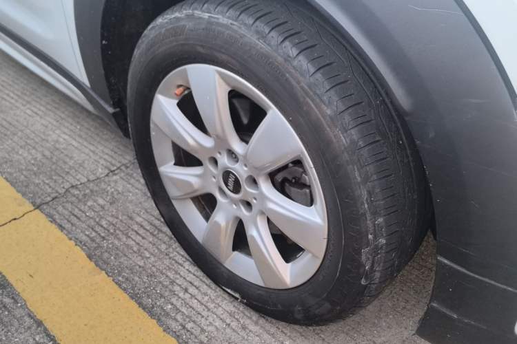 Used MINI Countryman 2018 1.5T COOPER Special Edition Right Front Wheel Hub