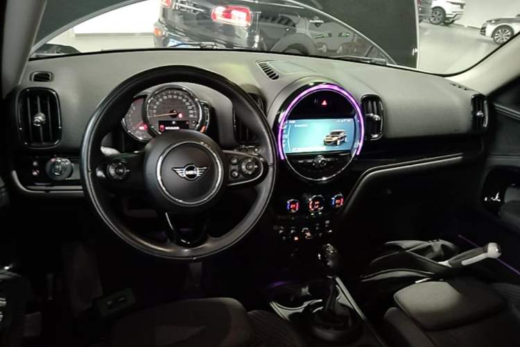 Used MINI Countryman 2019 2.0T COOPER S ALL4 Classic Edition Center Console