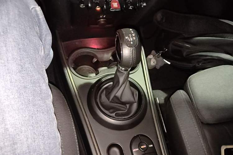 Used MINI Countryman 2019 2.0T COOPER S ALL4 Classic Edition Gear Lever