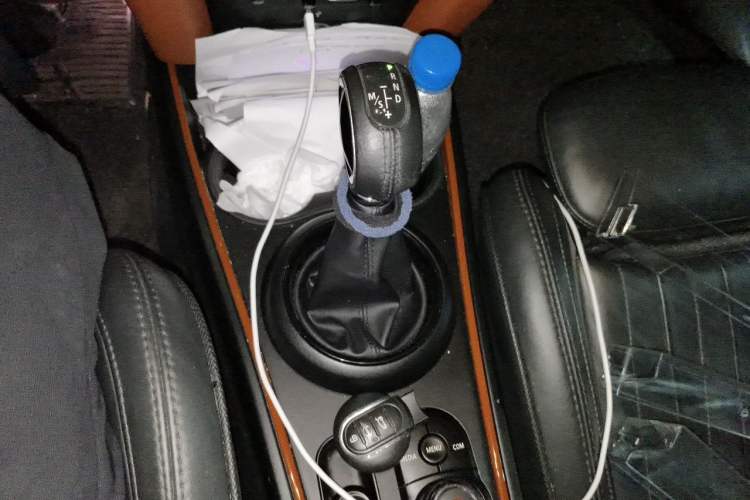Used MINI Countryman 2019 2.0T COOPER S ALL4 Artist Gear Lever