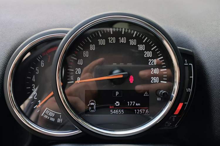 Used MINI Countryman 2019 2.0T COOPER S ALL4 Classic Edition Odometer Close Up