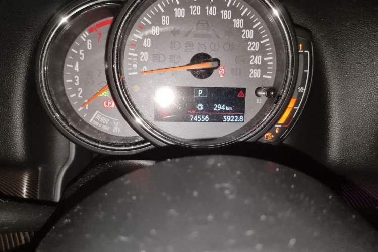 Used MINI Countryman 2019 2.0T COOPER S ALL4 Artist Odometer Close Up