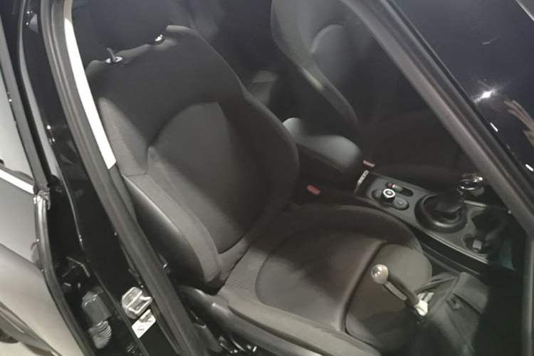 Used MINI Countryman 2019 2.0T COOPER S ALL4 Classic Edition Right Front Seat