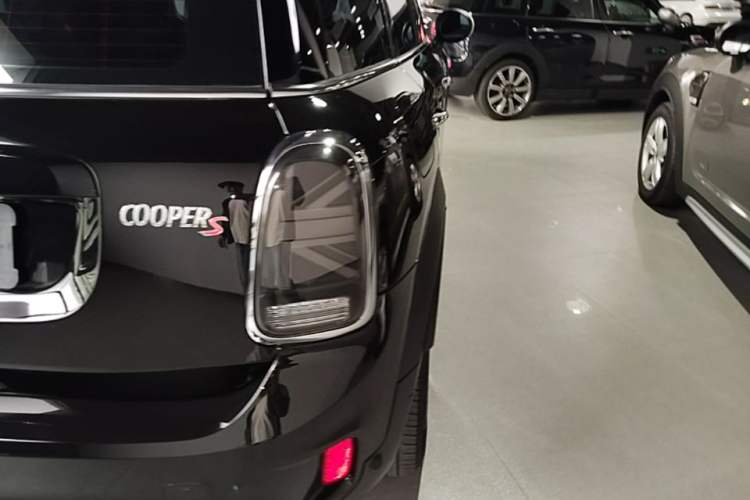 Used MINI Countryman 2019 2.0T COOPER S ALL4 Classic Edition Right Rear Taillight