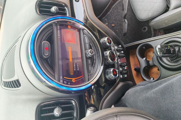 Used MINI Countryman 2019 2.0T COOPER S ALL4 Classic Edition Audio And AC Panel