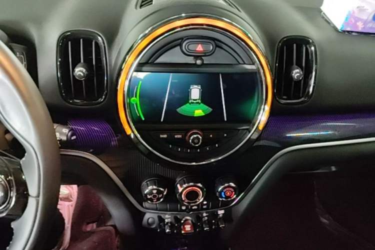Used MINI Countryman 2019 1.5T COOPER ALL4 Artist Weekend Travel Edition Audio And AC Panel