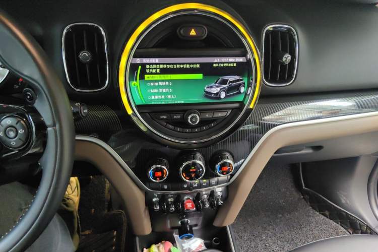 Used MINI Countryman 2019 2.0T COOPER S ALL4 Artist Audio And AC Panel