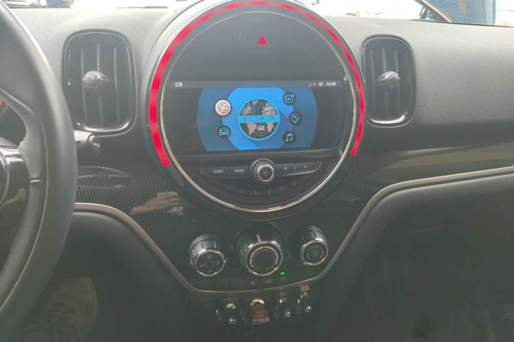 Used MINI Countryman 2019 1.5T COOPER Artist Weekend Travel Edition Audio And AC Panel