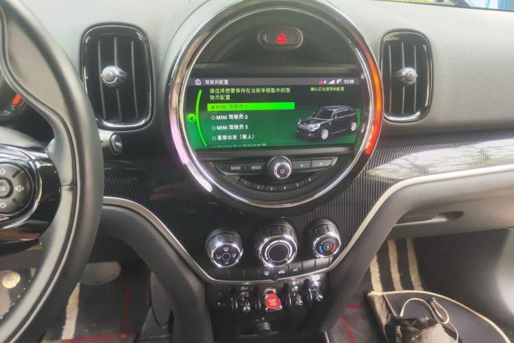 Used MINI Countryman 2019 1.5T COOPER Artist Weekend Travel Edition Audio And AC Panel