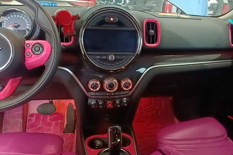 Used MINI Countryman 2019 1.5T COOPER ALL4 Artist Weekend Travel Edition Audio And AC Panel