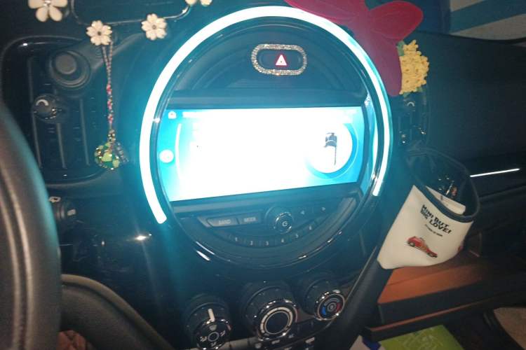 Used MINI Countryman 2019 1.5T COOPER Classic Weekend Edition Audio And AC Panel