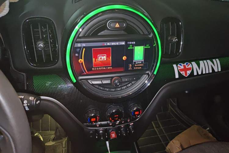 Used MINI Countryman 2019 1.5T COOPER Artist Weekend Travel Edition Audio And AC Panel