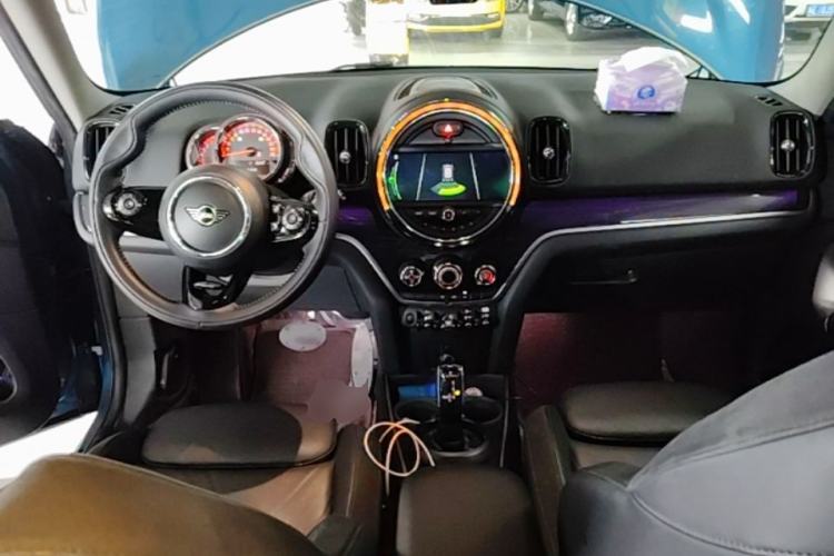Used MINI Countryman 2019 1.5T COOPER ALL4 Artist Weekend Travel Edition Center Console