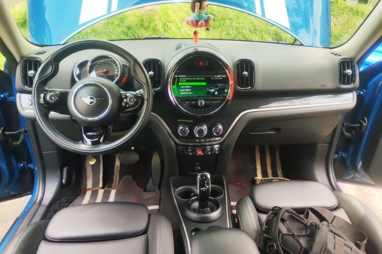 Used MINI Countryman 2019 1.5T COOPER Artist Weekend Travel Edition Center Console