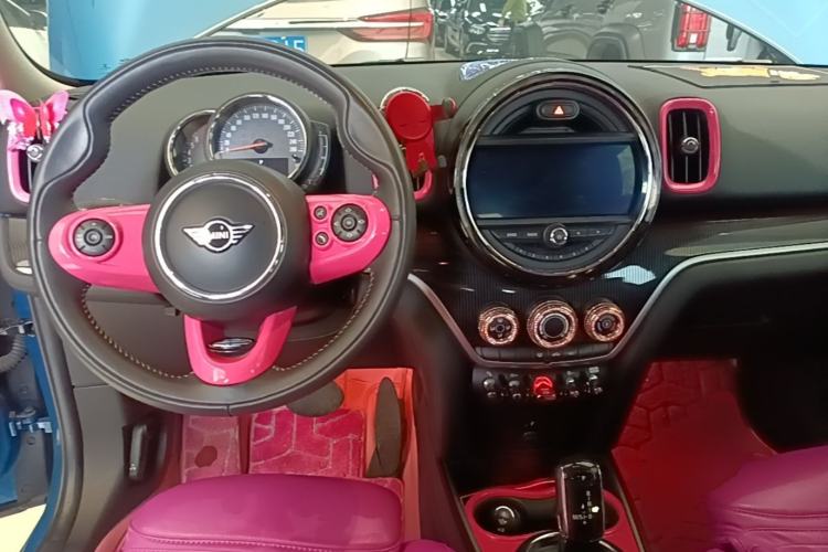 Used MINI Countryman 2019 1.5T COOPER ALL4 Artist Weekend Travel Edition Center Console